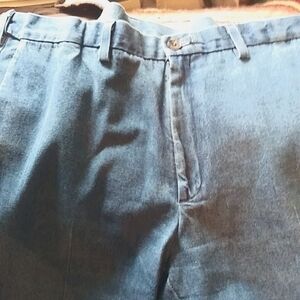 Men's jeans haggar clothing size 40 waist 29 length. Has small spot see picture.
